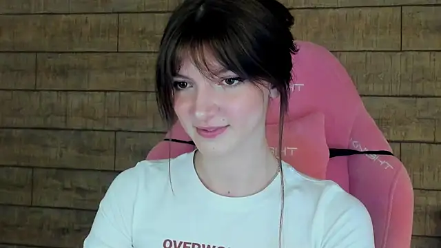 Snapshot of SophiaProve chatting on May 2026 04:57:02 PM SophiaProve online show from May 2026 04:57:02 PM