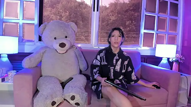 ReiAyanamy online show from November 2025 08:00:01 PM