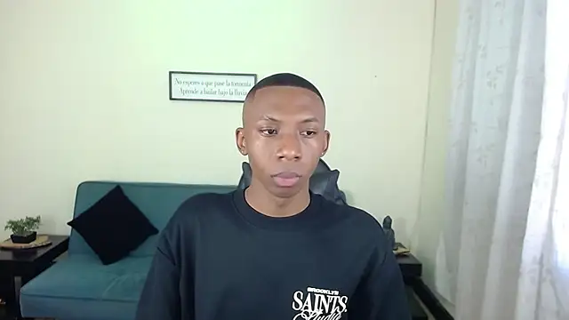 Miilo18 online show from December 2025 08:36:02 PM