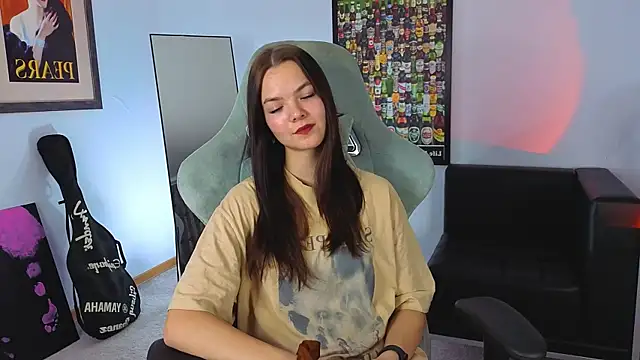 Snapshot of sia_moonshine chatting on November 2025 10:59:01 AM sia moonshine online show from November 2025 10:59:01 AM