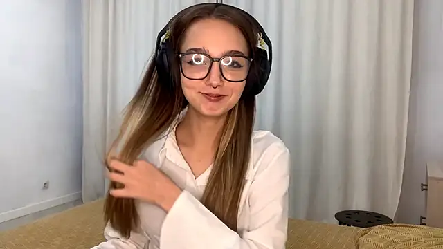 Snapshot of HoaPatton chatting on November 2025 10:04:02 AM HoaPatton online show from November 2025 10:04:02 AM