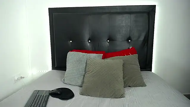 perla stone 20 online show from November 2025 07:47:01 PM