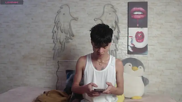 axel milo kairo and noa online show from January 2026 06:10:02 PM