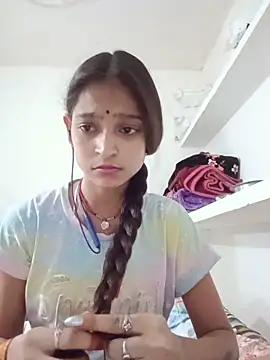 Mohnicute online show from May 2026 10:43:01 AM