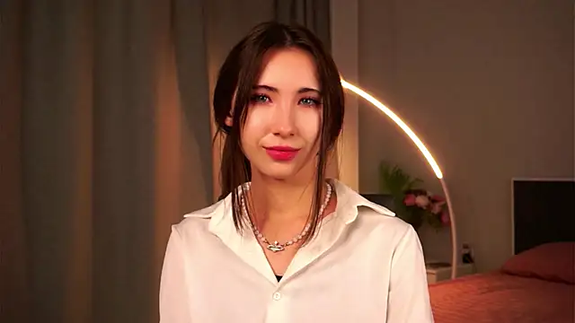 NanceeWestaway online show from November 2025 06:01:02 PM