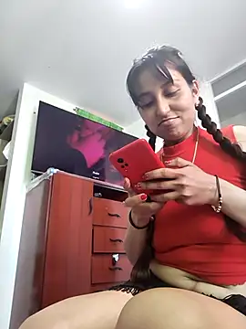 IsabellaaSwann online show from November 2025 03:22:02 PM