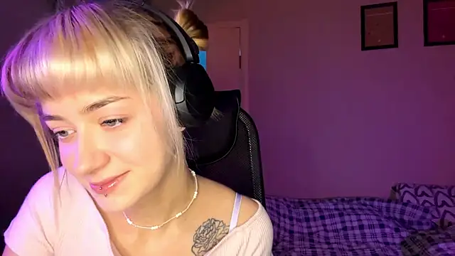 Snapshot of EmilySkyline chatting on November 2025 05:07:01 AM EmilySkyline online show from November 2025 05:07:01 AM