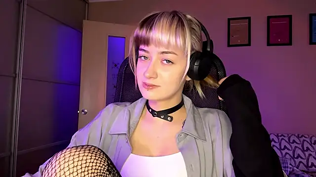 Snapshot of EmilySkyline chatting on November 2025 08:03:01 AM EmilySkyline online show from November 2025 08:03:01 AM