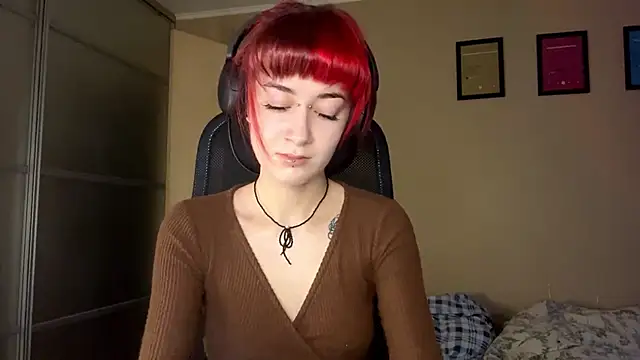 Snapshot of EmilySkyline chatting on December 2025 05:02:01 AM EmilySkyline online show from December 2025 05:02:01 AM