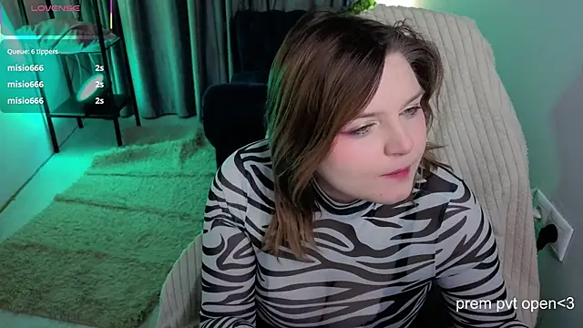 Snapshot of RacieBroom chatting on January 2026 10:14:02 PM RacieBroom online show from January 2026 10:14:02 PM