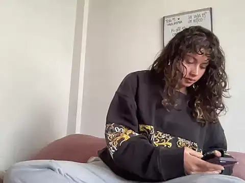 Dreana online show from December 2025 07:18:01 PM