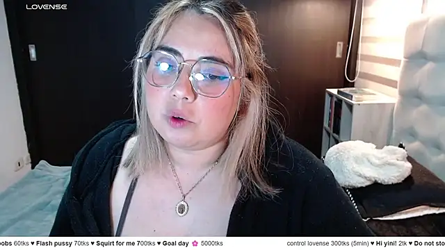 YiniBelle online show from May 2026 02:39:01 AM