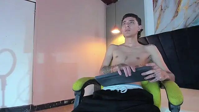 Snapshot of Xanderr_owen2 chatting on November 2025 08:33:02 PM Xanderr owen2 online show from November 2025 08:33:02 PM