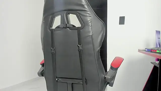 goddess of bitches online show from April 2026 05:05:02 AM