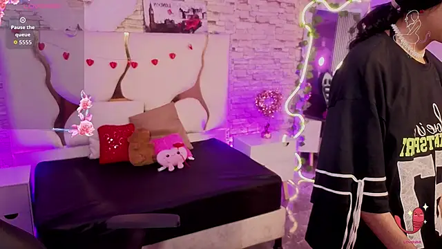 Joselyn tay online show from February 2026 12:01:02 PM