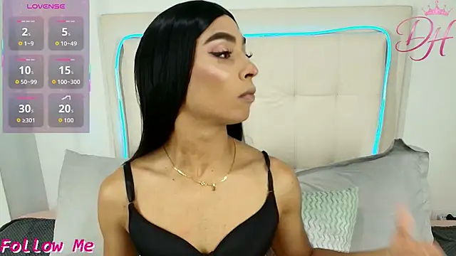 Daphne Hills online show from April 2026 06:49:01 PM