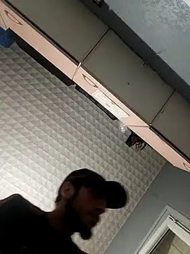 hotguy71000 online show from December 2025 05:09:01 PM