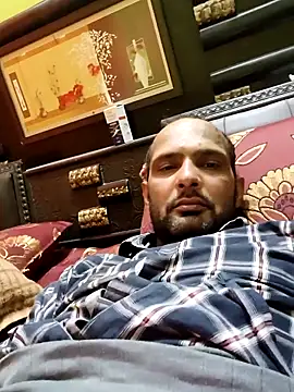 CreamyLetter4 online show from December 2025 06:35:02 PM