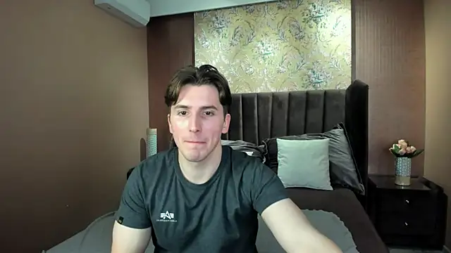 Snapshot of MarkYeti chatting on November 2025 09:19:02 AM MarkYeti online show from November 2025 09:19:02 AM