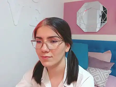 AriLumi online show from November 2025 09:58:01 PM