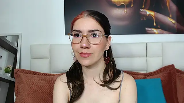 AriLumi online show from November 2025 07:24:02 PM