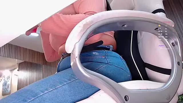 Snapshot of ElliSmith chatting on December 2025 08:03:02 PM ElliSmith online show from December 2025 08:03:02 PM