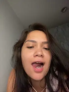 carolsapequinha online show from February 2026 10:41:01 AM