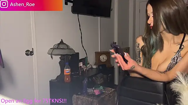 AshenRoe online show from April 2026 12:21:01 PM