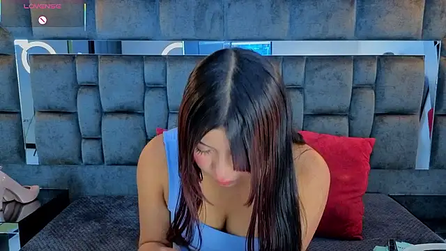 IssaJones  online show from February 2026 07:53:02 PM