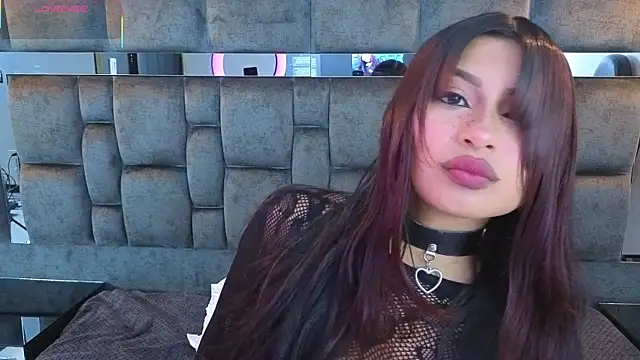 IssaJones  online show from February 2026 08:28:01 PM