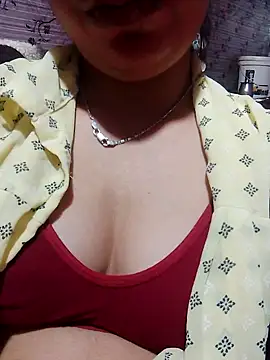 Snapshot of isha_sharma2002 chatting on November 2025 03:27:01 PM isha sharma2002 online show from November 2025 03:27:01 PM