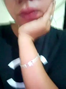 Snapshot of isha_sharma2002 chatting on November 2025 01:47:02 PM isha sharma2002 online show from November 2025 01:47:02 PM