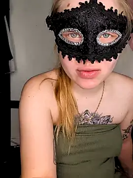 Snapshot of secretcouple_00 chatting on June 2026 12:44:01 PM secretcouple 00 online show from June 2026 12:44:01 PM