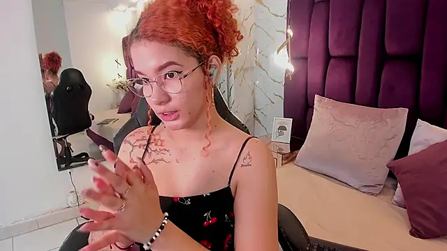 avrilwaynee online show from November 2025 01:04:02 PM