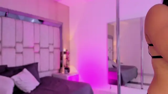 SnakeMuse online show from December 2025 03:49:02 AM