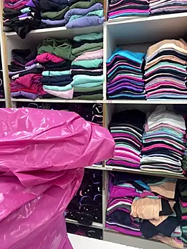 Monahliza online show from December 2025 03:28:02 PM