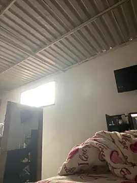 julianlondo111 online show from December 2025 01:42:01 PM