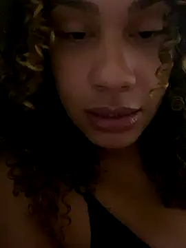 Snapshot of bonecaGigi chatting on November 2025 04:38:02 PM bonecaGigi online show from November 2025 04:38:02 PM