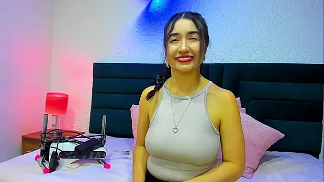 Snapshot of VictoriaRouge_ chatting on May 2026 08:15:01 PM VictoriaRouge online show from May 2026 08:15:01 PM