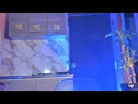 aprille15 online show from January 2026 01:20:01 AM