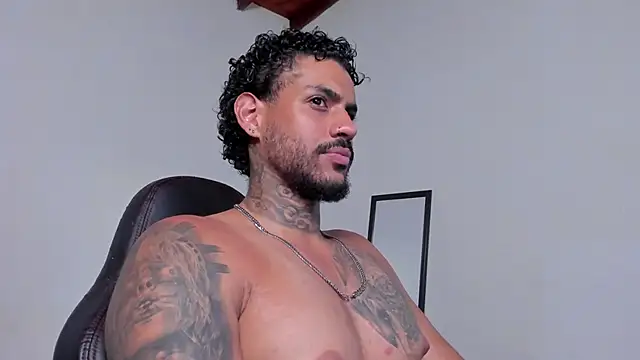 LuigiVitale 1 online show from April 2026 01:33:01 AM