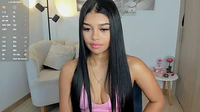 haileyflorez  online show from April 2026 07:07:02 PM