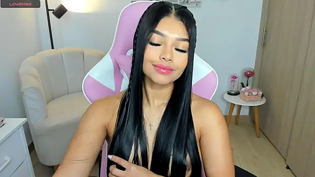 haileyflorez  online show from June 2026 02:05:01 PM