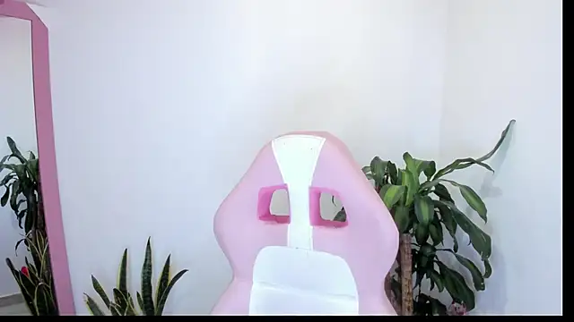 Snapshot of SOFIA_SWEETT22 chatting on December 2025 01:20:01 PM SOFIA SWEETT22 online show from December 2025 01:20:01 PM