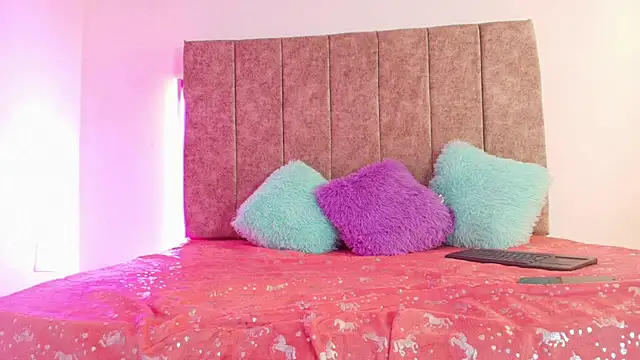 Snapshot of Innocent_Dirty chatting on November 2025 01:43:03 PM Innocent Dirty online show from November 2025 01:43:03 PM