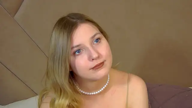 Snapshot of TinnaBurton chatting on June 2026 04:22:01 PM TinnaBurton online show from June 2026 04:22:01 PM