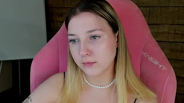 Snapshot of TinnaBurton chatting on July 2026 04:20:01 PM TinnaBurton online show from July 2026 04:20:01 PM
