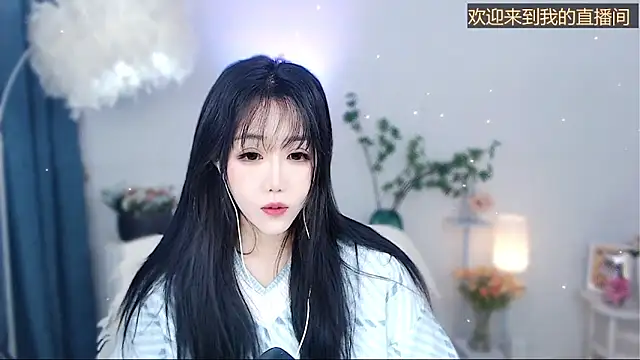 Snapshot of Laura_520 chatting on December 2025 11:43:01 PM Laura 520 online show from December 2025 11:43:01 PM