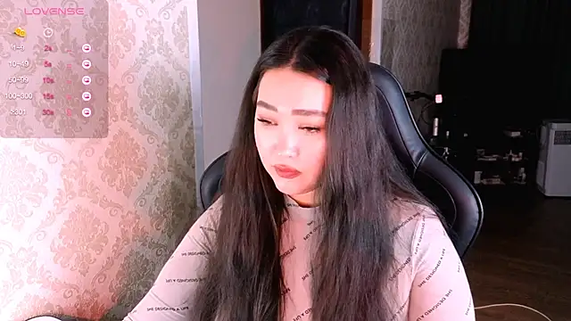 Emma Uilson online show from April 2026 07:07:02 PM