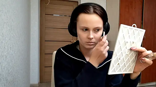 LouiseMarengo online show from November 2025 12:19:02 PM